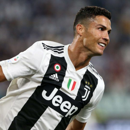 Ronaldo có mặt tại Juventus để kiểm tra y tế