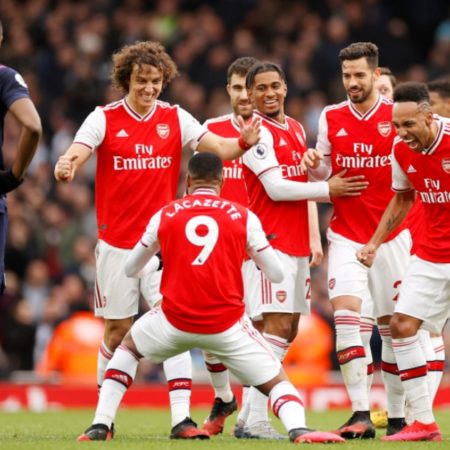 Arsenal vào top 4 sau chiến thắng 2-0 trước West Ham