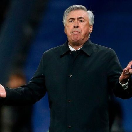 UEFA yêu cầu HLV Carlo Ancelotti phải thi lại bằng HLV
