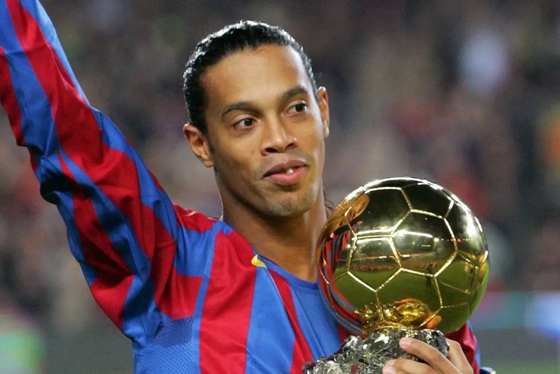 Ronaldinho vẫn giữ được sức hút trong buổi lễ trao giải Globe Soccer Awards 