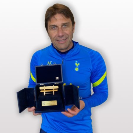 Antonio Conte giành giải HLV xuất sắc nhất của Serie A