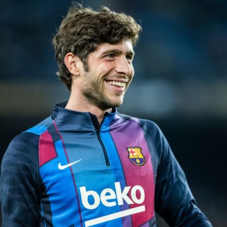 Sergi Roberto chấp nhận giảm lương để ở lại Barca