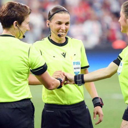 World Cup 2022 làm nên lịch sử với sự góp mặt của trọng tài nữ