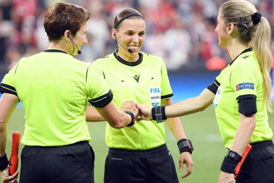 World Cup 2022 làm nên lịch sử với sự góp mặt của trọng tài nữ