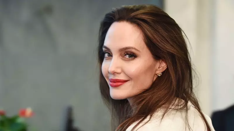 Đôi mắt đẹp mang tính quyết đoán của Angelina Jolie