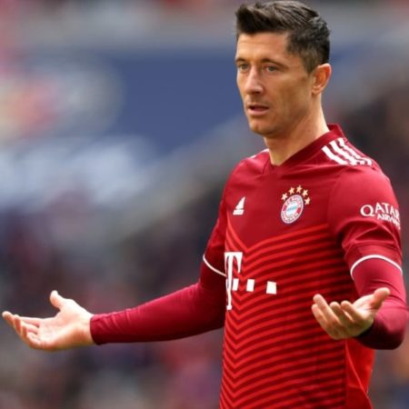 Bayern Munich lần thứ 3 từ chối đề nghị dành cho Lewandowski của Barcelona
