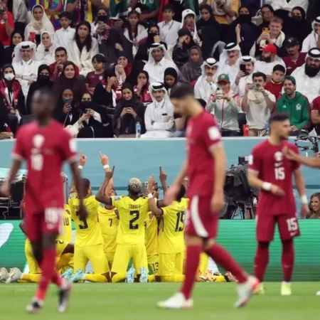 Qatar là nước chủ nhà đầu tiên thua trận mở màn World Cup