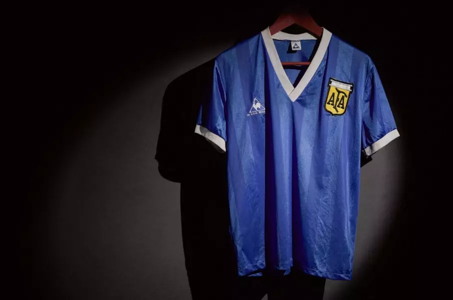 Trước đó, áo đấu của Diego Maradona đã được đem đấu giá