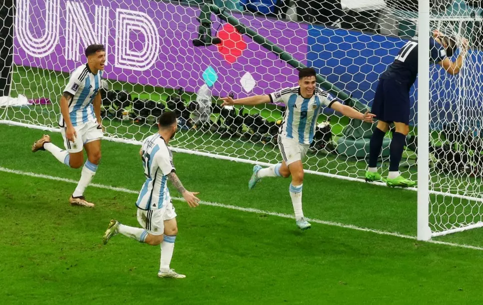 Argentina chính thức bước chân vào chung kết sau khi đánh bại Croatia 3-0