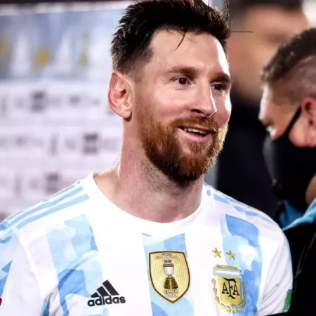 Lionel Messi bắt đầu thi đấu cho đội tuyển Argentina khi nào?