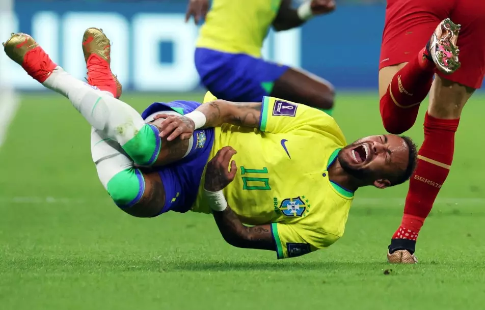 Neymar là một trong những cầu thủ thường xuyên bị phạm lỗi nhất ở World Cup