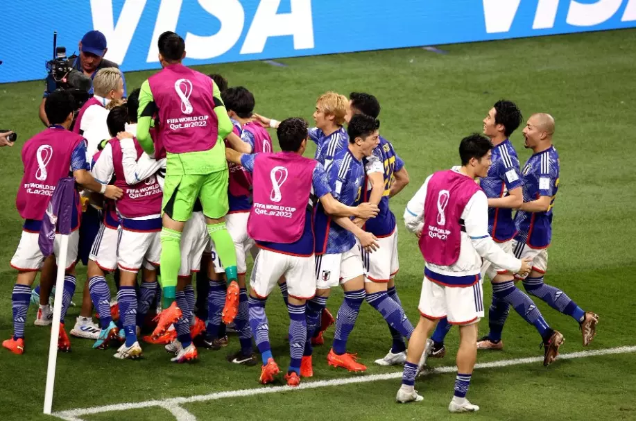 Nhật Bản đã xuất sắc có được ngôi đầu bảng E sau khi đánh bại Tây Ban Nha 2-1