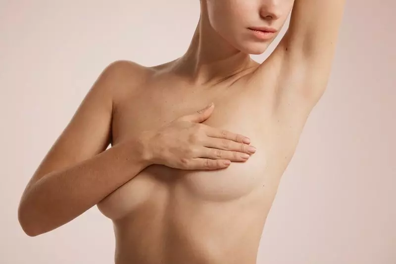 Việc thả rông ngực đang khá phổ biến trên mạng xã hộ