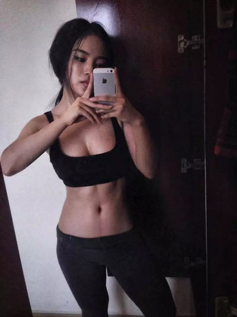 Hình hot girl tập gym Đinh Thị Phương Thảo 