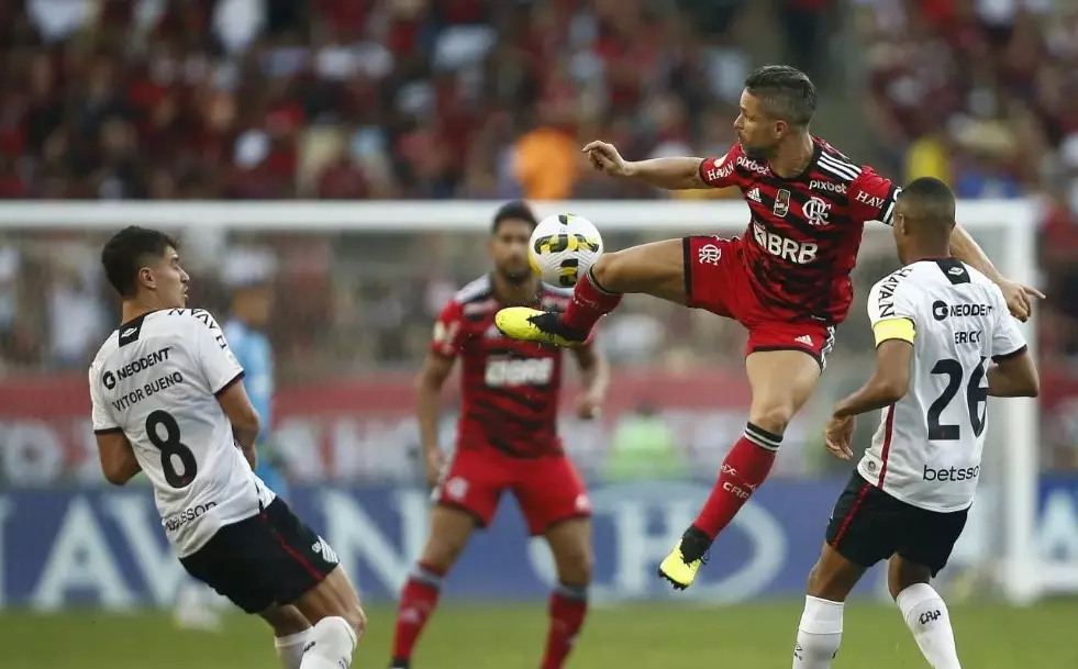 Soi kèo Flamengo vs Athletico Paranaense - 7h30 ngày 6/7
